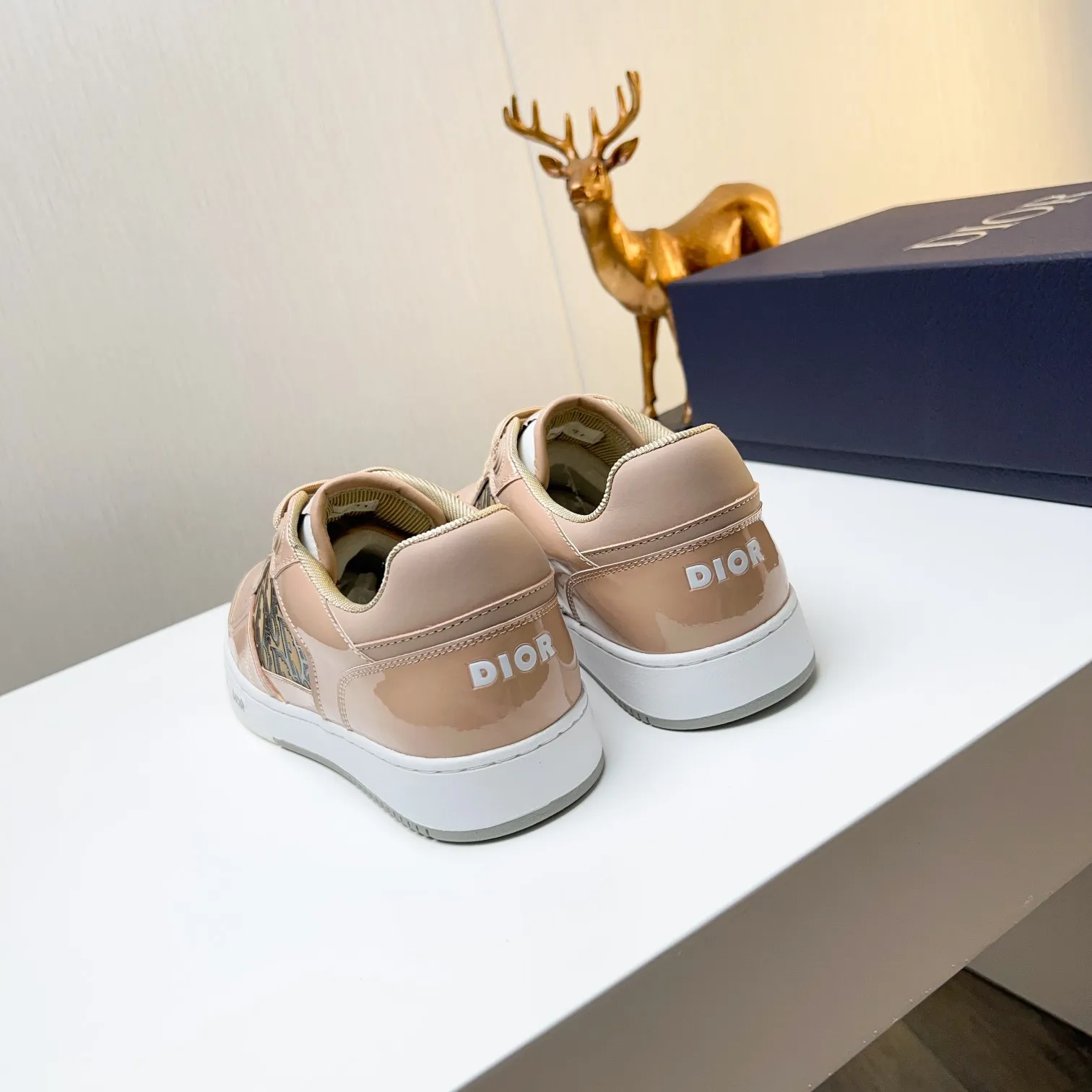 Men's Men's Shoes 💰400 [New] 🦩🦩Dior - Low-top sneakers 2025 spring men's collection new arrivals [Celebrate][Celebrate][Celebrate], reinterpret the basketball shoe design and become a classic Dior item [Strong][Strong][Strong], crafted in black and cream white smooth cowhide with beige suede, leather display on the side The CD logo, tongue, sole and back side are decorated with various distinctive details to enhance the style[666][666], while eyelet details, topstitching and rubber panels highlight the dynamic charm of its athletic style[strong][strong][strong]. It has a two-color rubber sole, which can be matched with various clothing to create a refined look. Size: 38 to 44 (45 can be customized